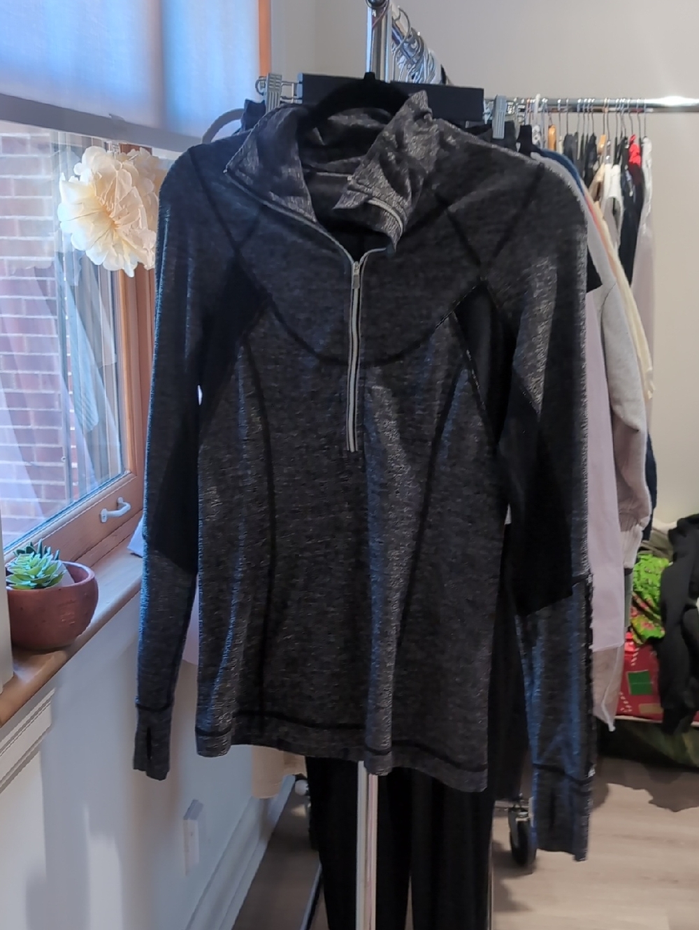 Lululemon  half zip reflective sleeves - Picture 4 of 4